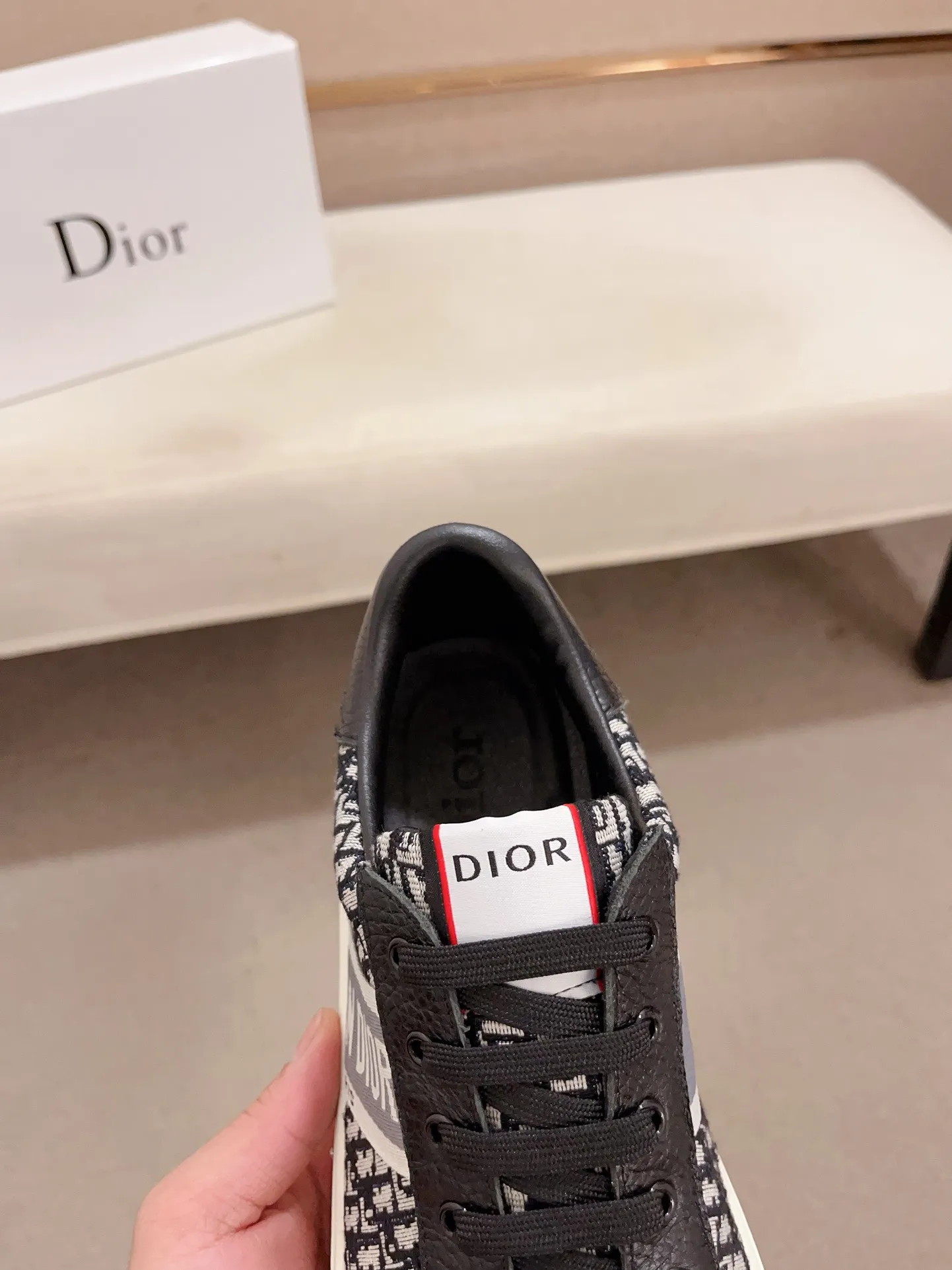 Factory price: 420💰[Dior·Dior] New casual sports style men's shoes, new spring and summer design, perfect workmanship, lace-up lazy style to create wardrobe quality, upper: imported first-layer cowhide, sheepskin lining is soft and comfortable, ultra-light TPU wear-resistant outsole, simple, versatile fashion men's shoes, excellent color code number 38--44. (Can be customized for 45 non-refundable)